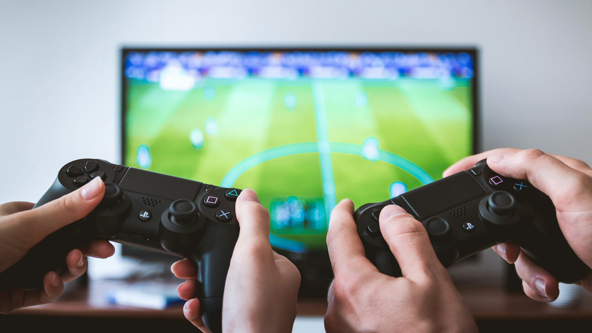 Players gaming inside the NeonSpinEmpire lounge